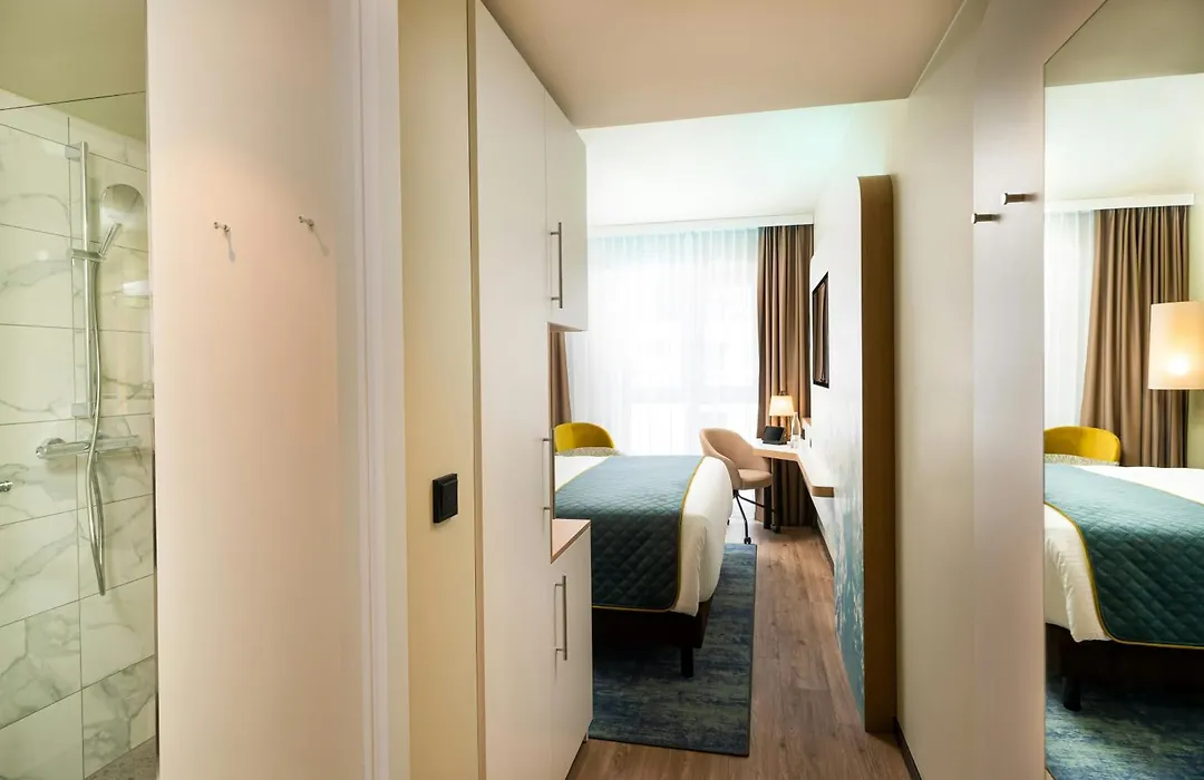 Leonardo Hotel Hamburg Altona-1